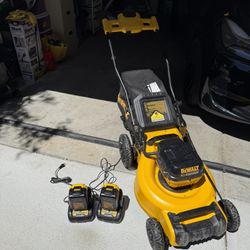 Like New Dewalt Electric Lawnmower Whit  Extra Battery 