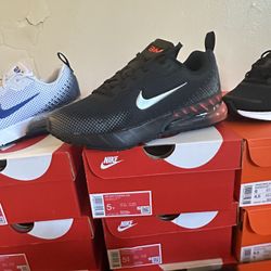 nike airmax size 5y, 5.5y, 6y.6.5y and 7y ratil is $140 im selling for $85
