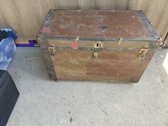 VINTAGE TRUNK