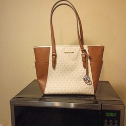 Michael Kors Purse Brand New With Tags Still On It