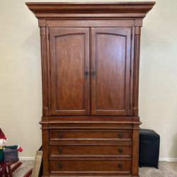 Armoire TV Stand