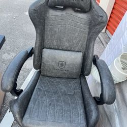 Gaming Chair With Bluetooth Speakers 