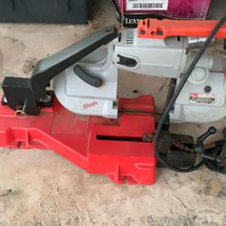 Milwaukee Bandsaw 