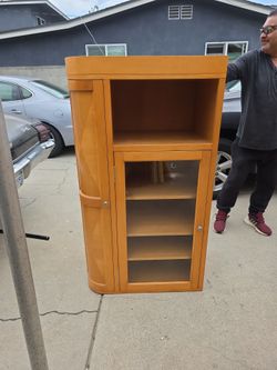 Tower woth bottom cabinets
