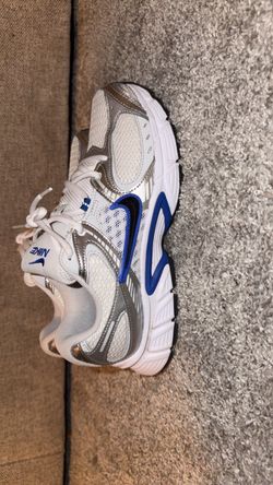 Nike V5 RNR Size 8 M - 9.5 W