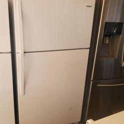 WHIRLPOOL REFRIGERATOR WORKING PERFECT 