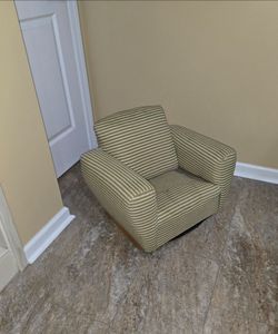 TODDLER UPHOLSTERED ROCKER CHAIR π’AS IS READ DESCRIPTION