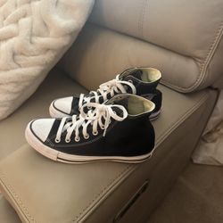 New High Top Converse $35. Size M 7 W 9