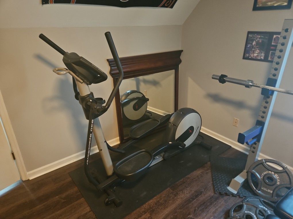 PRO FORM ELLIPTICAL MACHINE