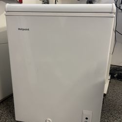 4.9 cu ft Hotpoint Chest Freezer 