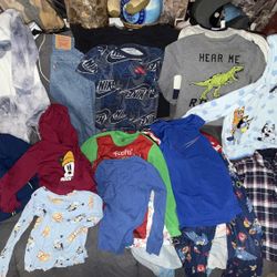 Preowned 15 pcs boys size 5/6’s in good-great condition located off lake mead and Simmons area asking $$13 for all  Levi’s, Gerry , Nike , dearfoams, 
