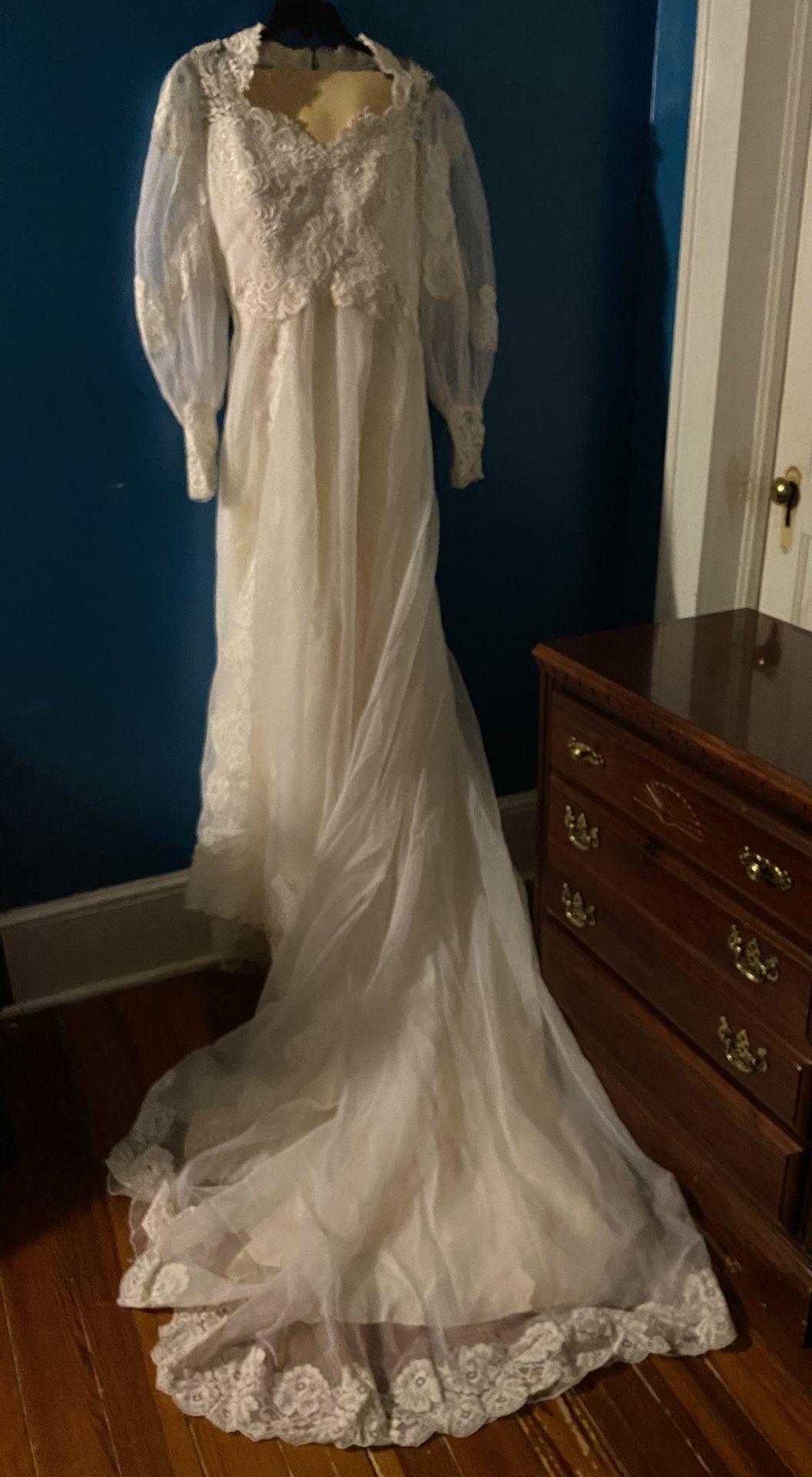 Vintage Wedding Dress Size 16 with Veil