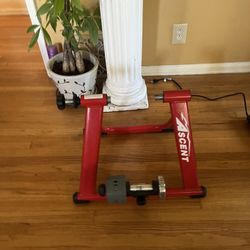 Bicycle indoor trainer in good working condition