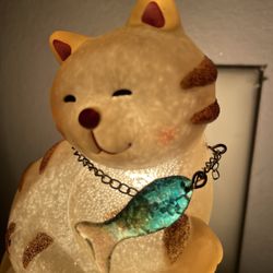 CAT NIGHTLIGHT. REALLY CUTE NICE GIFT FOR KIDS OR CAT PARENTS. NEW IN BOX
