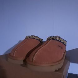 UGG Chestnut (NEED GONE)