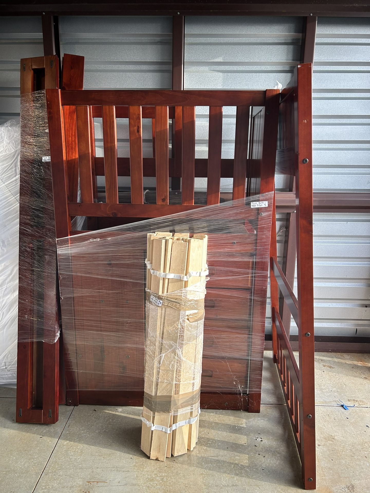 Twin Bunk Bed/ Mattress 