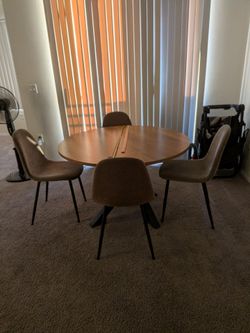 Circular dining room table and 4 chairs.