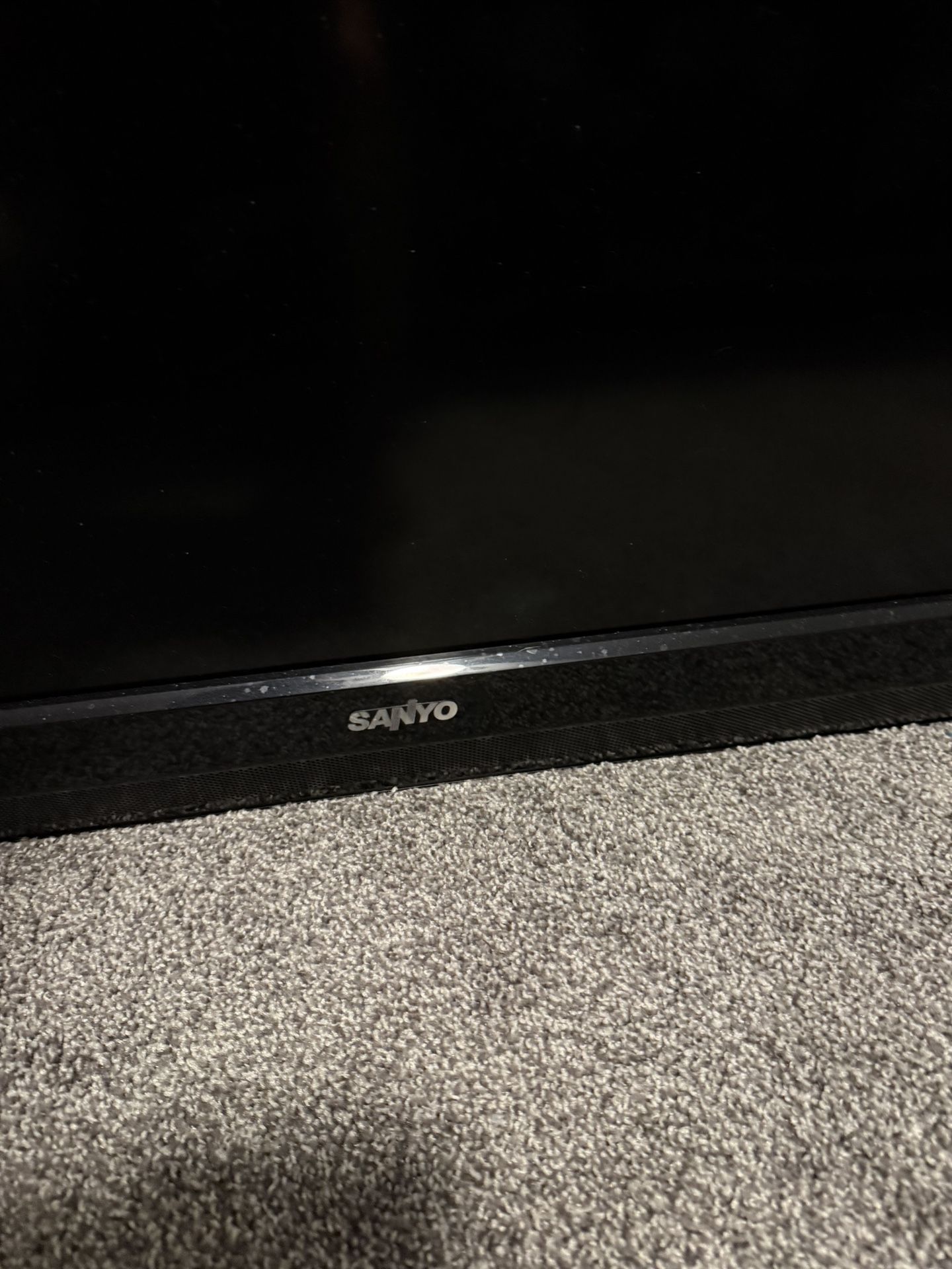 43” Flat Screen TV With Remote