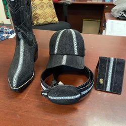 Nuevo set vaquero de botas,cinturón,gorra y cartera de piel original perla completa