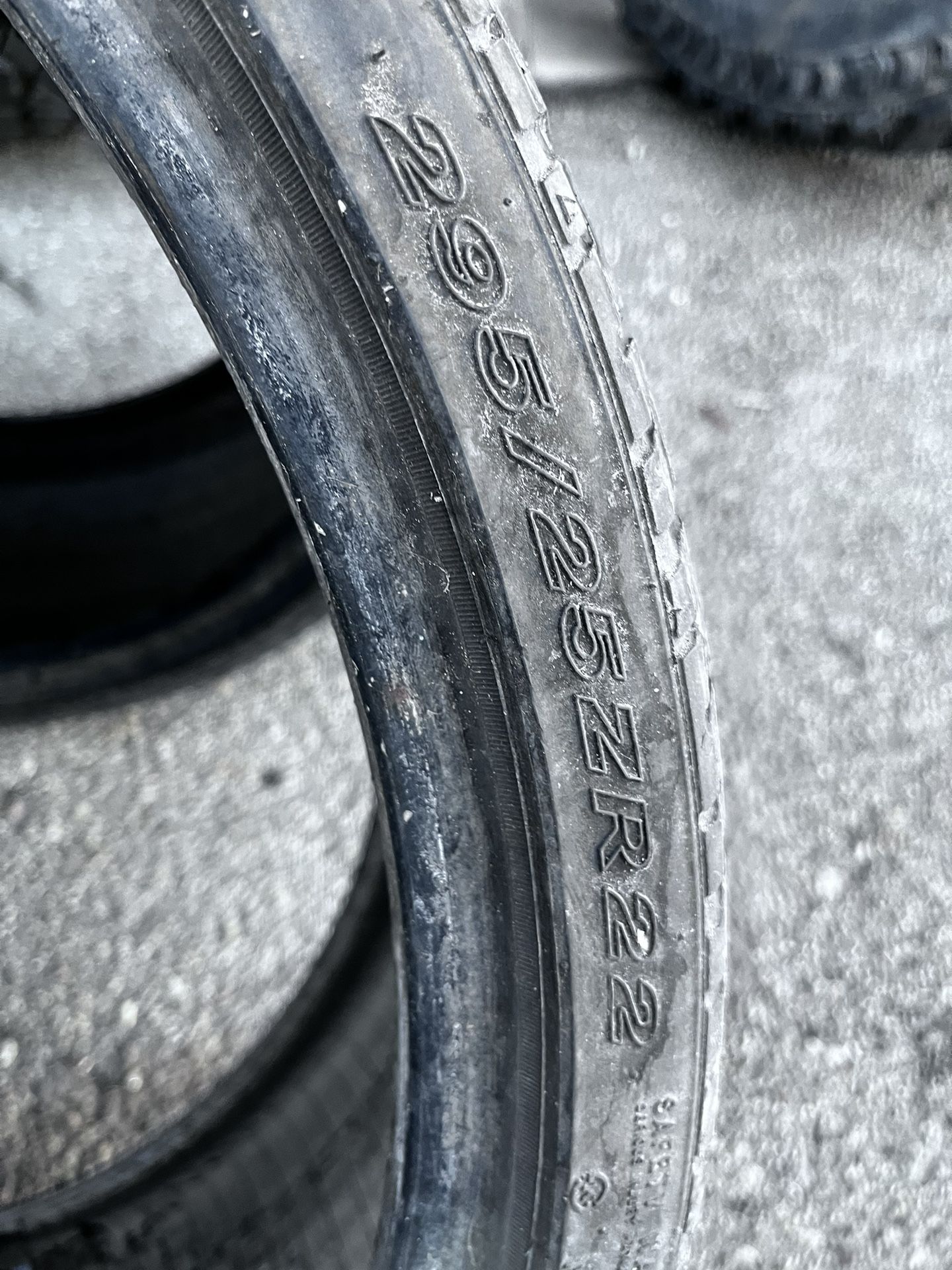 Nexen 295/25zr22