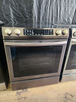 Samsung Electric Slide-In Stove