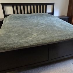 Hemnes Ikea black brown king bed & 2 nightstands