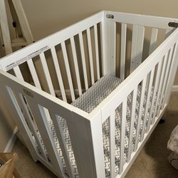 CRIB - Babyletto Origami Crib w New, Separate Mattress