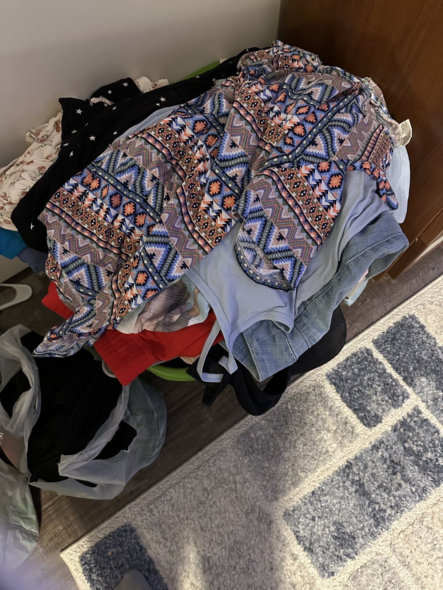 2 Huge Bags Of 2X & 3X Plus Size Clothes. Nice Stuff