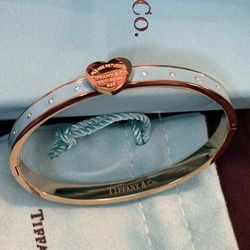 ***Turquoise Bangle, Gold Tone **