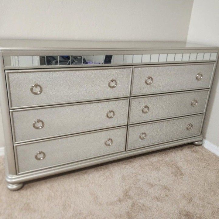 gemma silver dresser Gemma Platinum Nightstand & 6-drawer Dresser for Sale in Laveen Village, AZ