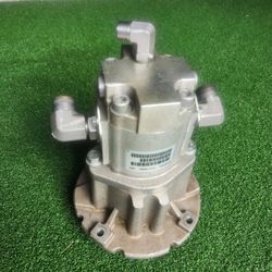John Deere 7400A TerrainCut hydraulic motor