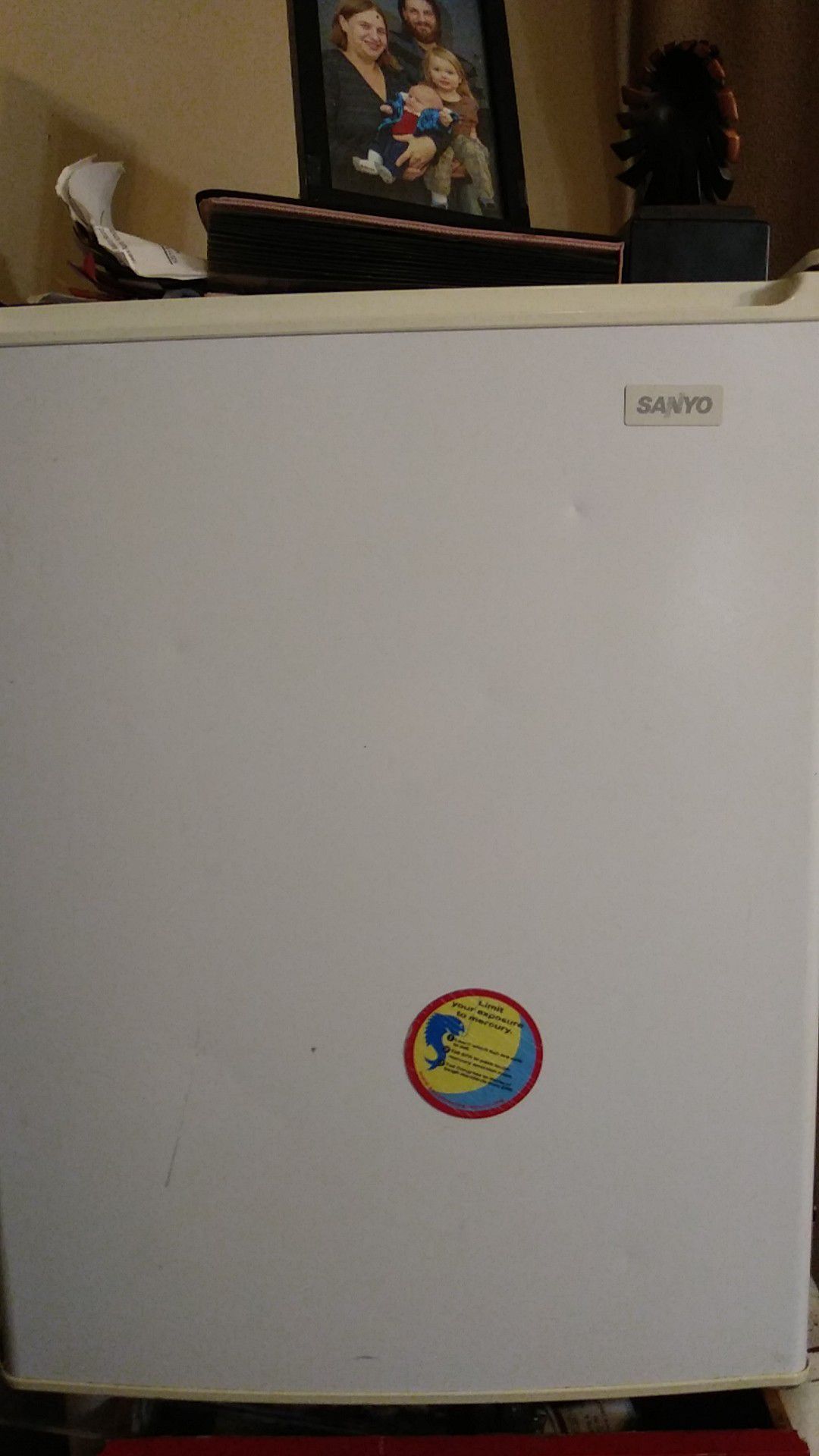 Sanyo mini fridge great condition