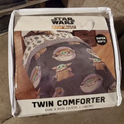 Baby Yoda Comforter