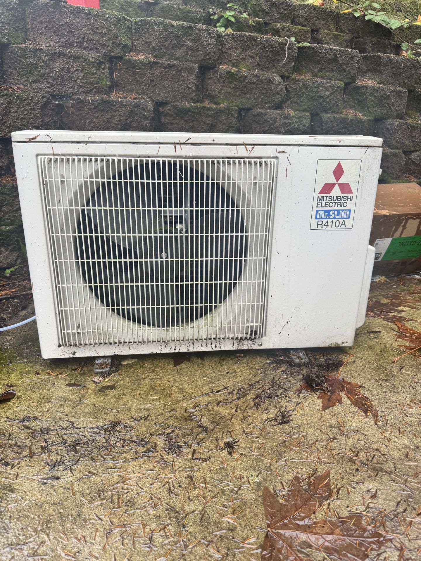 Mitsubishi mini split Heat pump - 12k BTU Single Zone Unit
