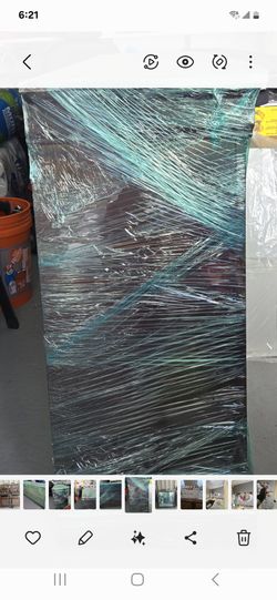 EXCELLENT CONDITION BUREAU DRESSER WITH MIRROR