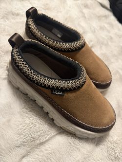 UGG Clog NWOB Size 9 Unisex