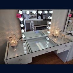Brand New Vanity Set  5 Drawer Top 3 Drawers Deeper Smooth Rails  Diamond Knobs Tempered Glass  59 x 24 1/2 x 31H Hollywood Mirror  14 Light Builbs LE