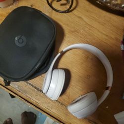 Beats Solo 4 Cloud Pink