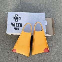 YUCCA *NEW* Size M (7-8) SHORT BLADE FINS - ULTRA SOFT FLEX