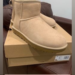 Tan Short Ugg Boots Size 9