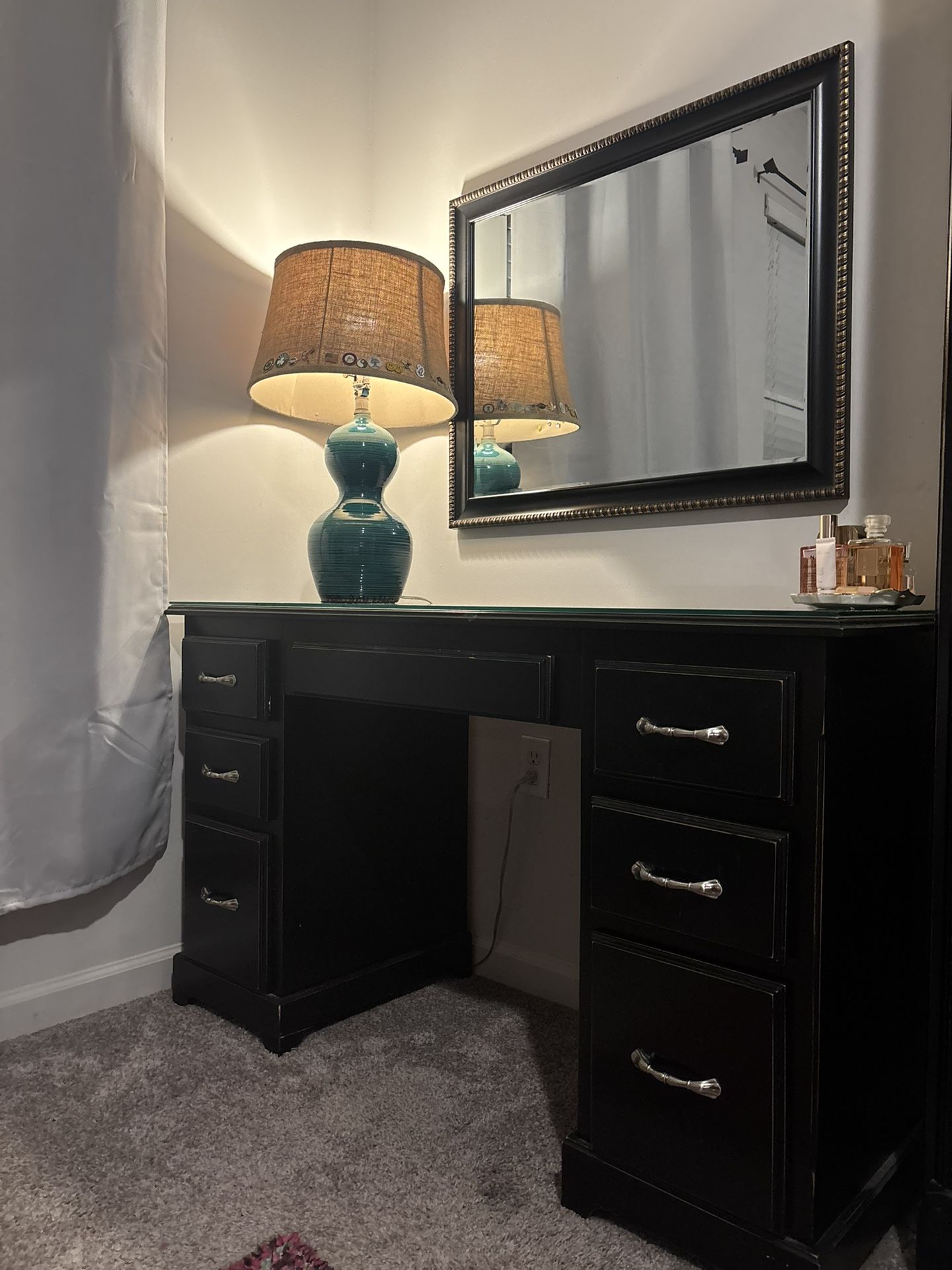 Desk With Mirror Vanity Set 