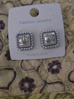 Square Pearl earrings