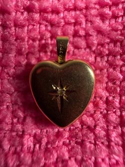 14k small heart necklace charm almost 1g