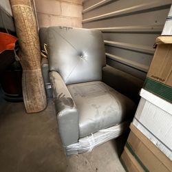 2x Leather Swiveling Seats 