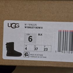 UGG Bailey Bow II Size 6 (NWT)