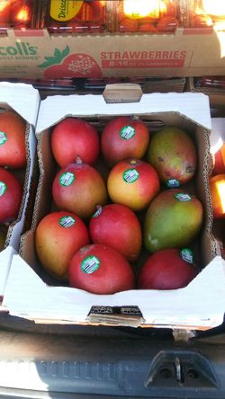 Mango y fresas