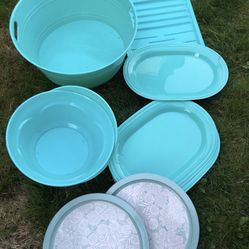 Great party trays and bowls set brand New Aqua color perfect for a