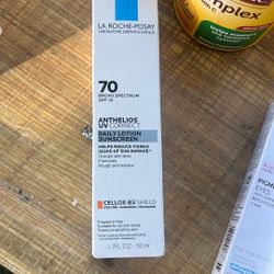 Anthelios UV Correct SPF 70 Daily Face Sunscreen with Niacinamide