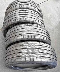 235/45/18 Vendo Un Set De Llantas Marca Michelin con Un 80% De Vida La4