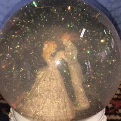 VINTAGE RARE LARGE SILVESTRI Romeo + Juliet Love Story Music Snow Globe Wedding 